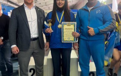 Абсолютна переможниця відкритого турніру з класичного жиму лежачи пам’яті Олега Кулиненка